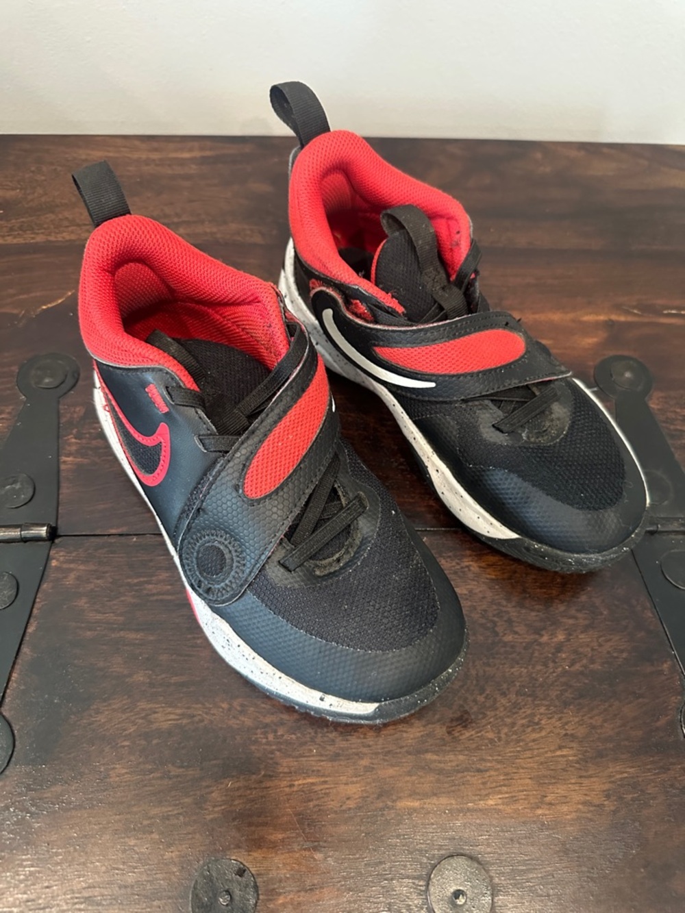 Nike Boys Hustle D Sneakers Size 13